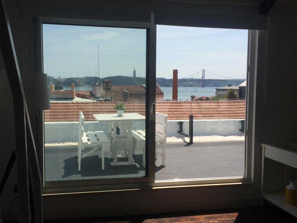 A Terrace On A Topfloor With A View Lisbon Luaran gambar