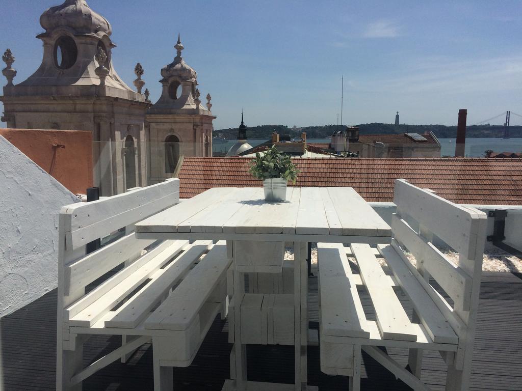 A Terrace On A Topfloor With A View Lisbon Luaran gambar
