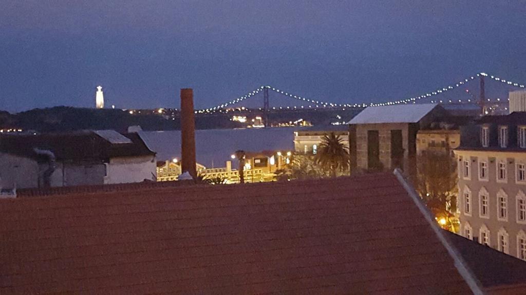 A Terrace On A Topfloor With A View Lisbon Luaran gambar