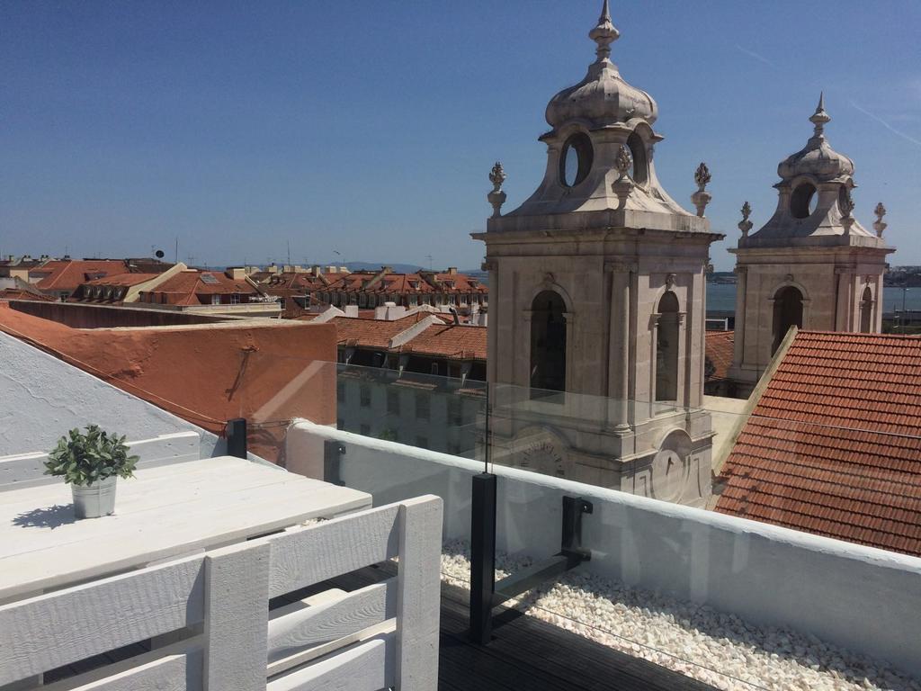 A Terrace On A Topfloor With A View Lisbon Luaran gambar